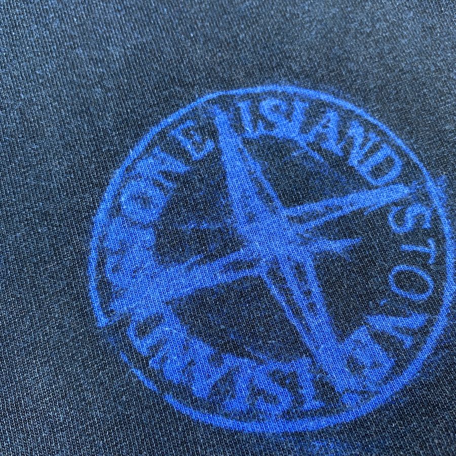 stone island pigment print logo